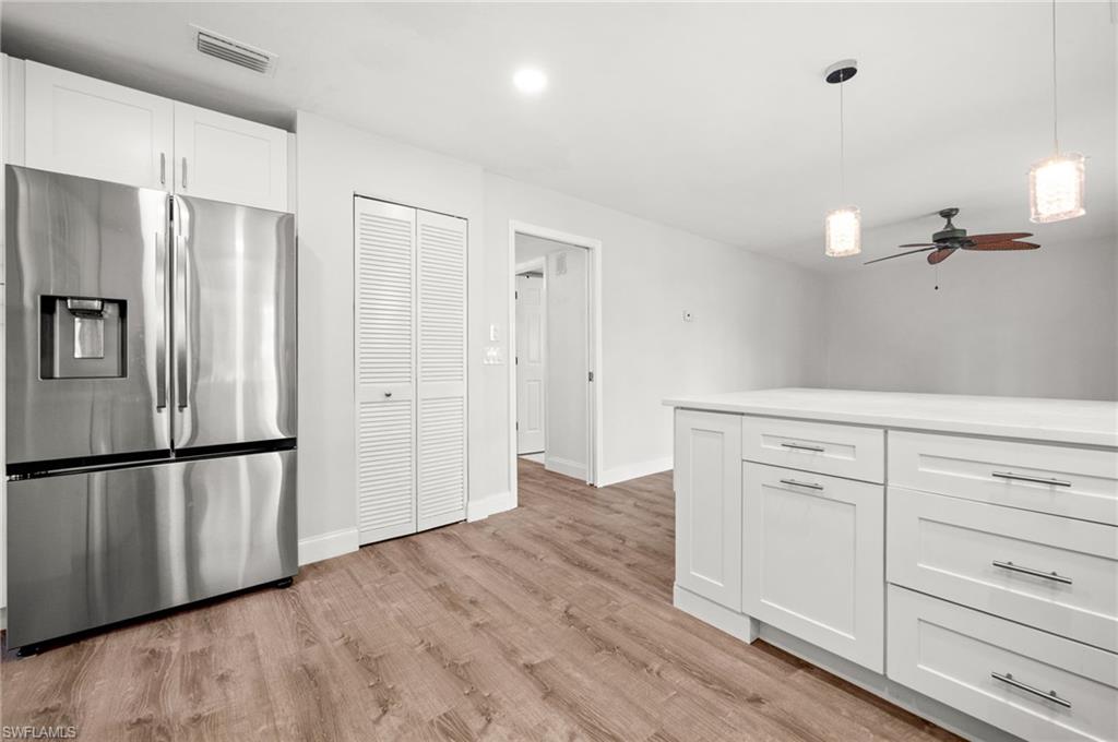 Lots of room in the kitchen