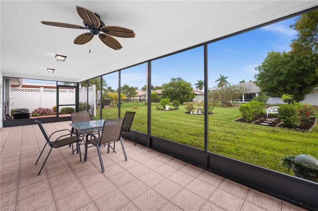 Large covered lanai, screened in