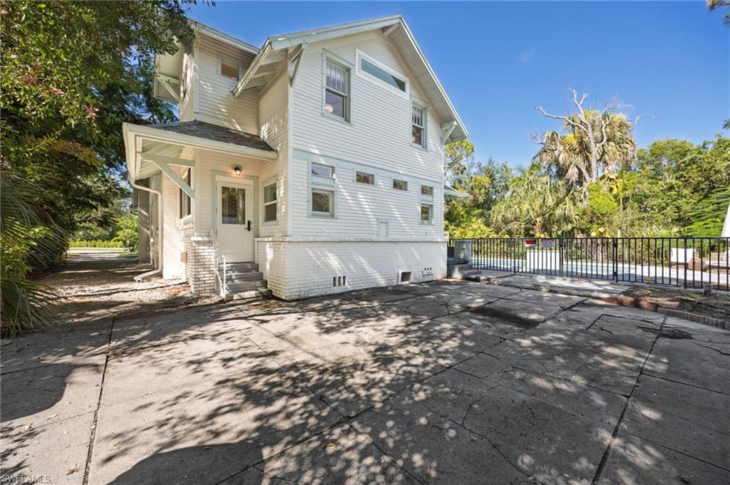 1473 Barcelona AVE photo 40