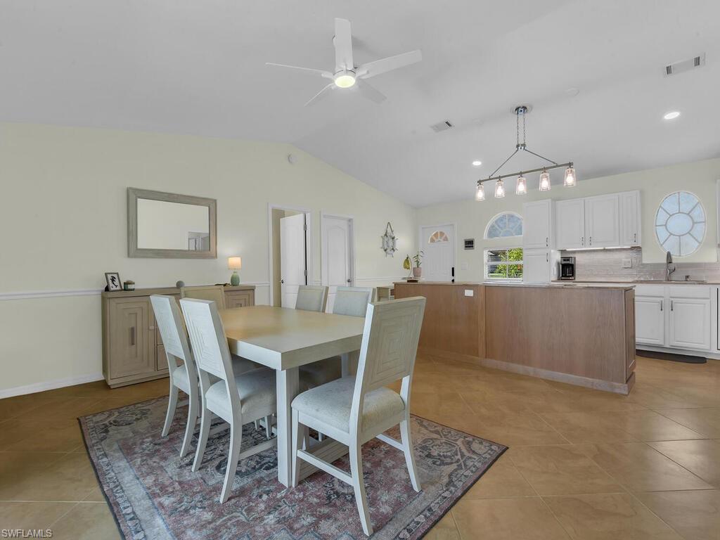 Dining Area & Kitchen