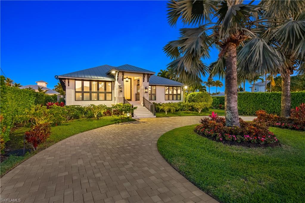 1585 Mullet LN