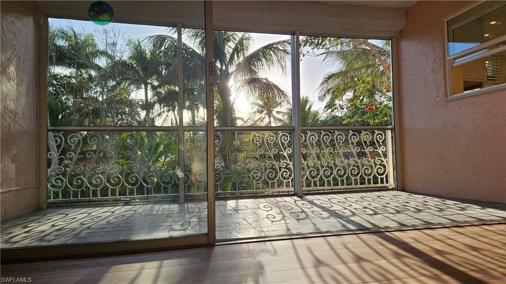 Wodnerful lanai to enjoy the Gorgeous Sunsets