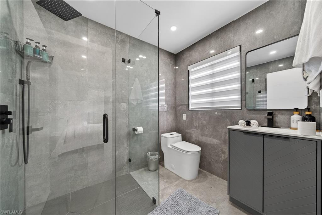 1741 SE 29th LN photo 25