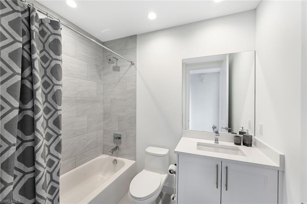 1111 Central 417A photo 16