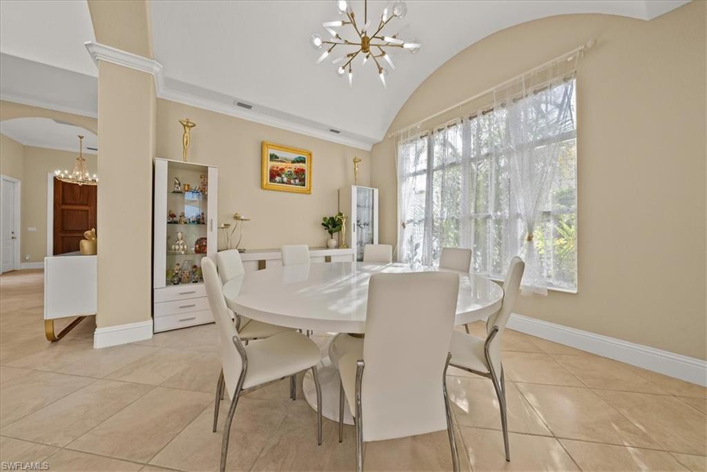 Formal Dining Room for Impressive Sit Down Dinners