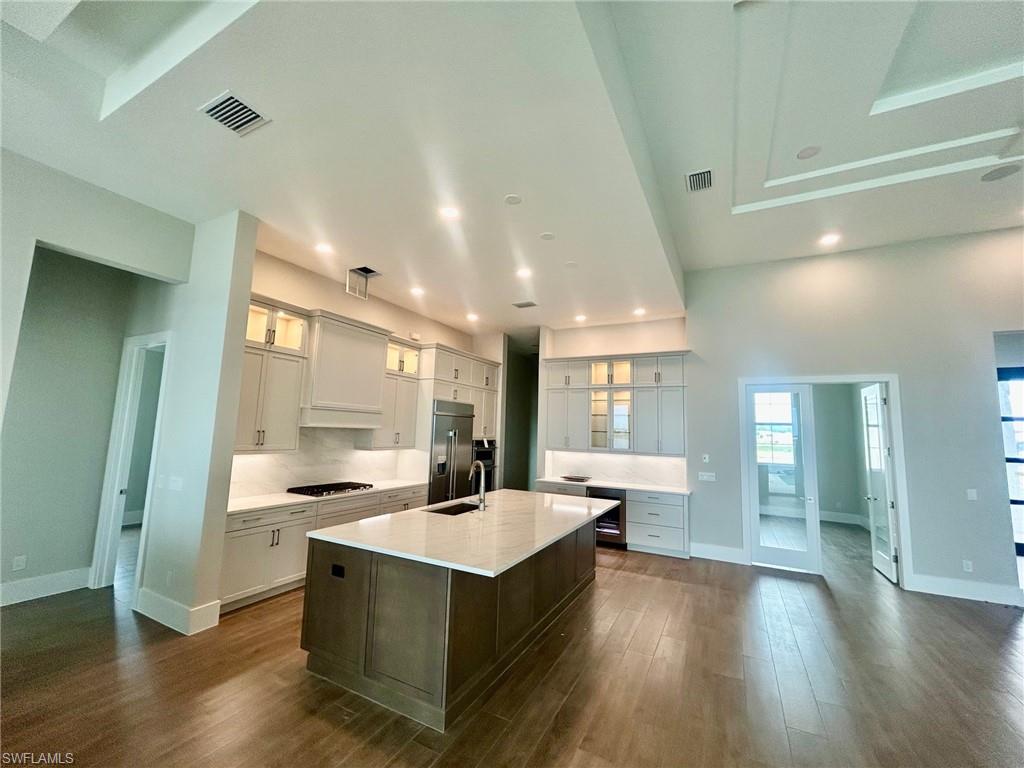 9448 Loquat LN