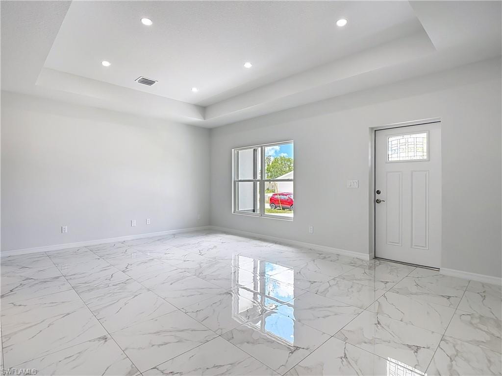 303 Long AVE S photo 9