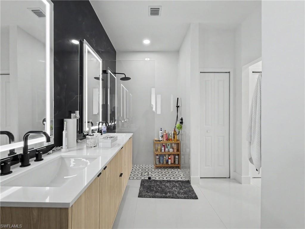 402 Thompson AVE photo 20