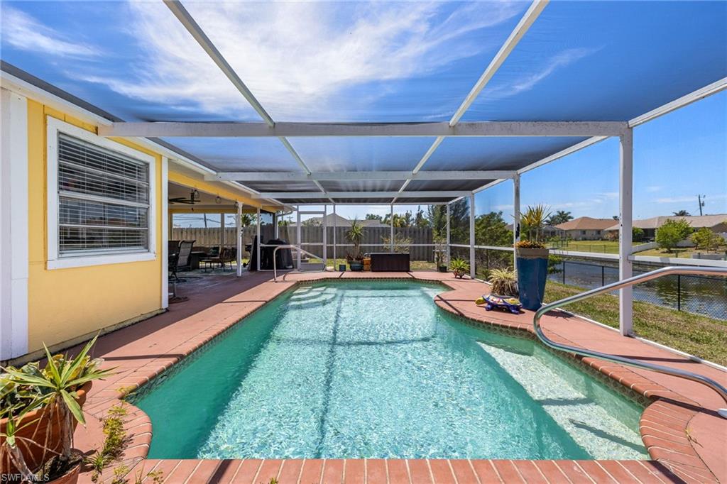 Pool overlooking the cannel