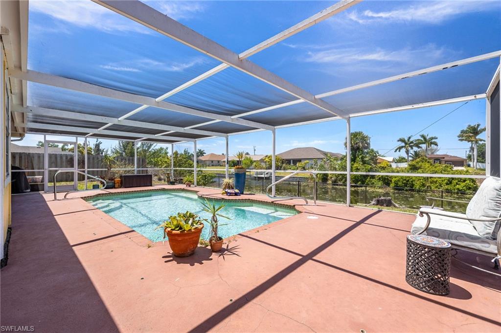 Screened in pool / entertaining area outdoors