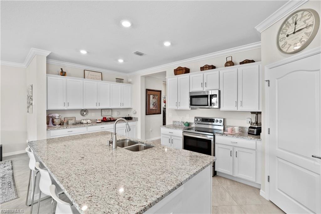 4392 Lemongrass DR photo 10