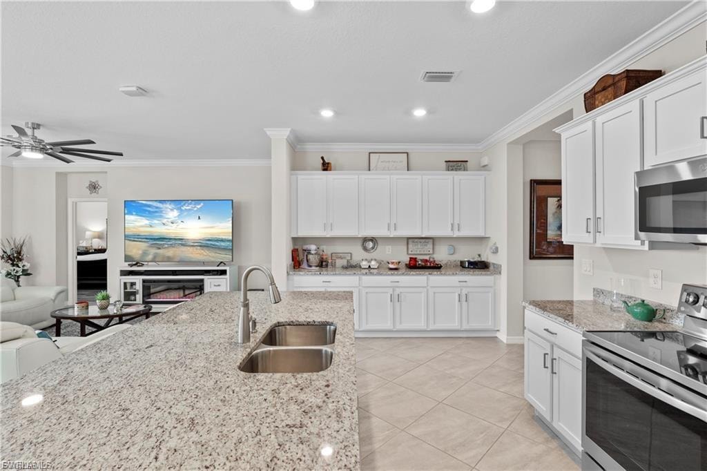 4392 Lemongrass DR photo 11