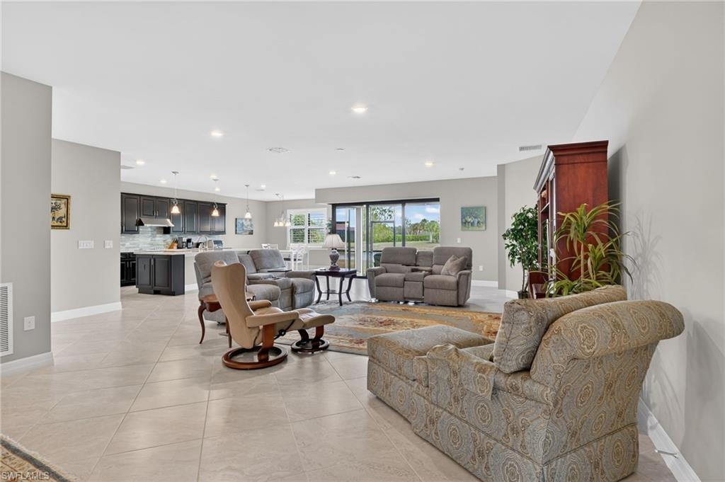 11279 Thurston Chase