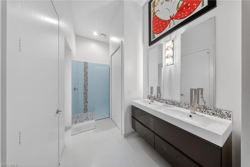 Guest Full Bath