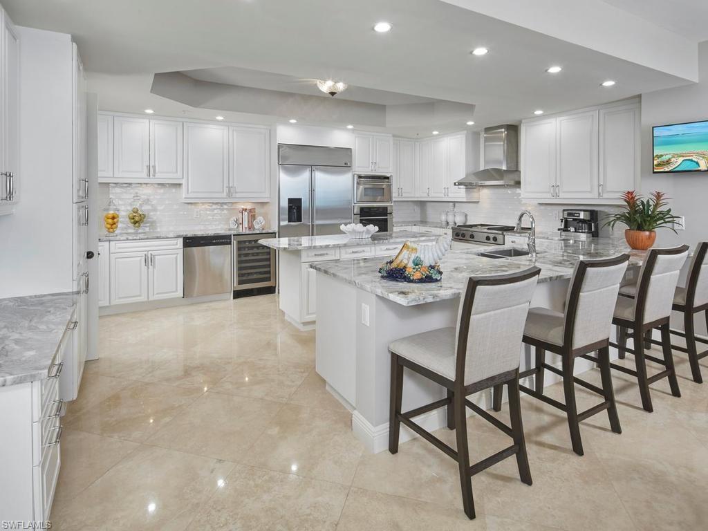 970 Cape Marco DR 806 photo 9