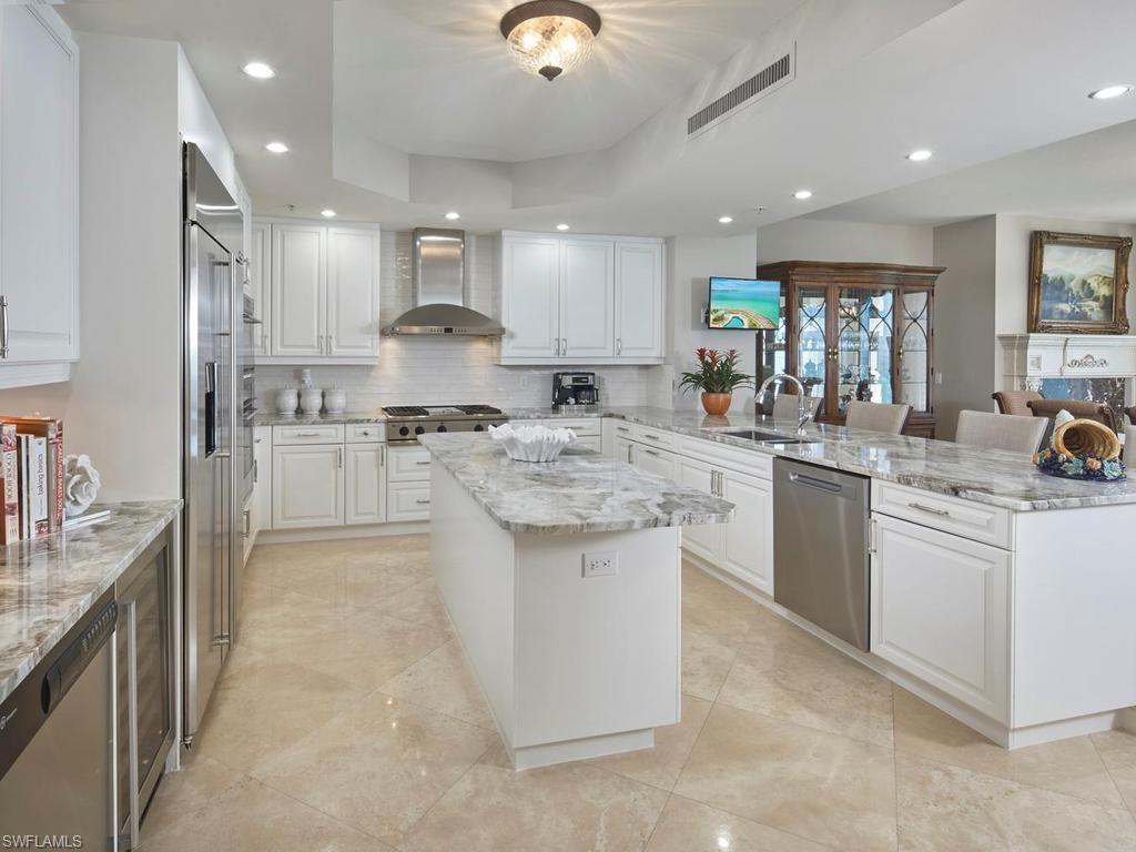 970 Cape Marco DR 806 photo 10