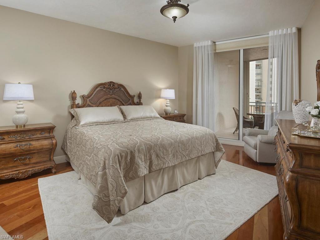 970 Cape Marco DR 806 photo 15