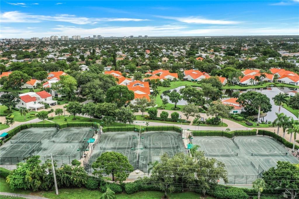 Birds eye view of property