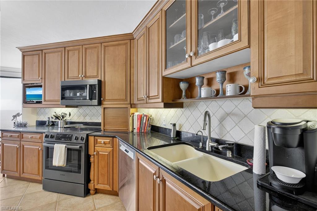 4041 Gulf Shore BLVD N 1807 photo 9