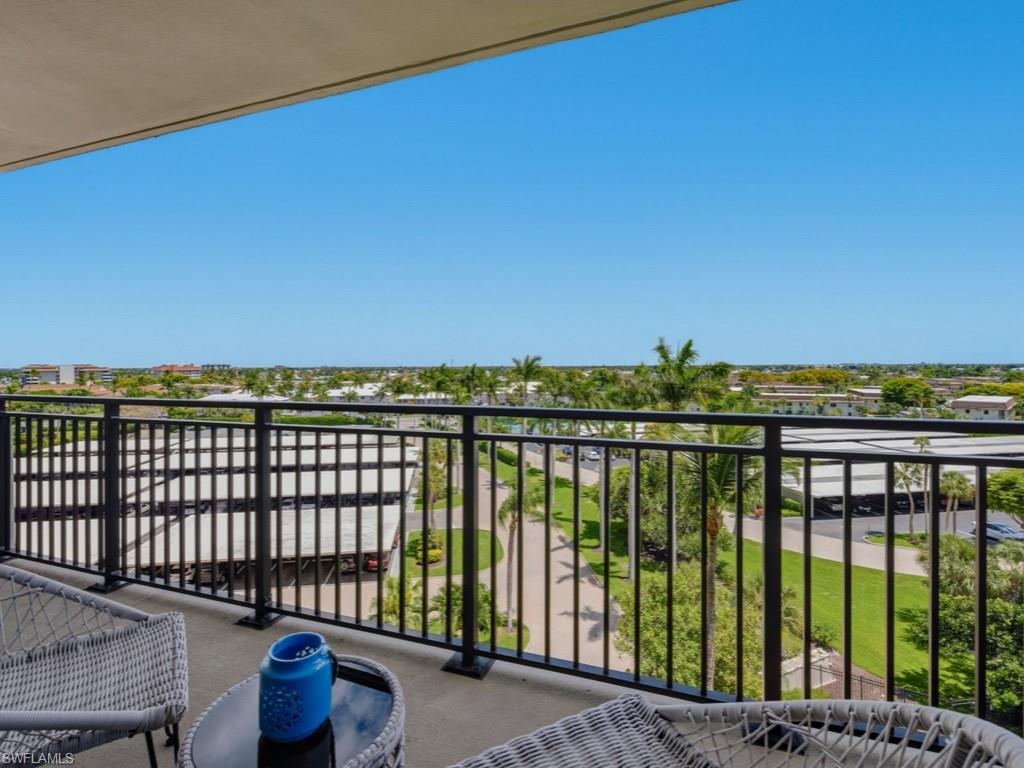 180 Seaview CT 706
