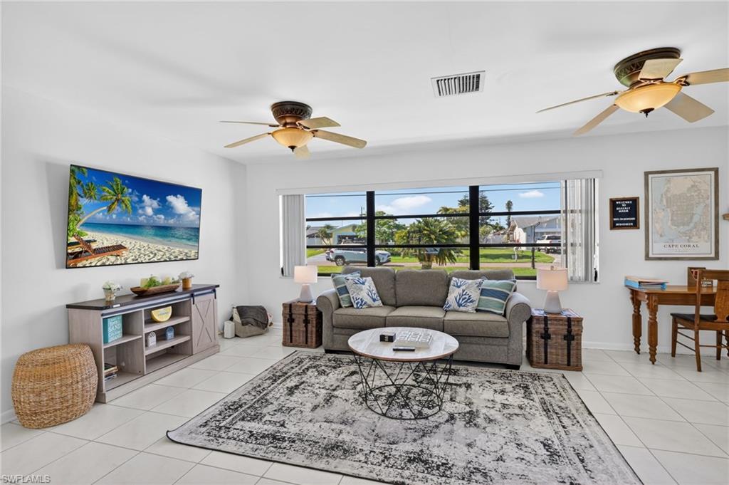 Spacious Living room