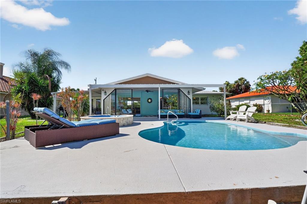 Large Pool deck