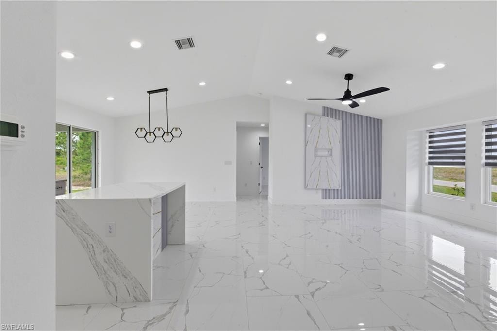 836 Newell ST E