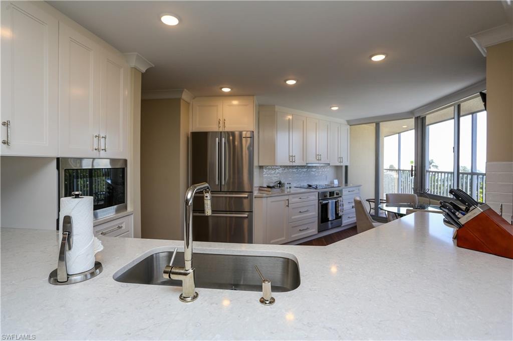 4041 Gulf Shore BLVD N 305 photo 8
