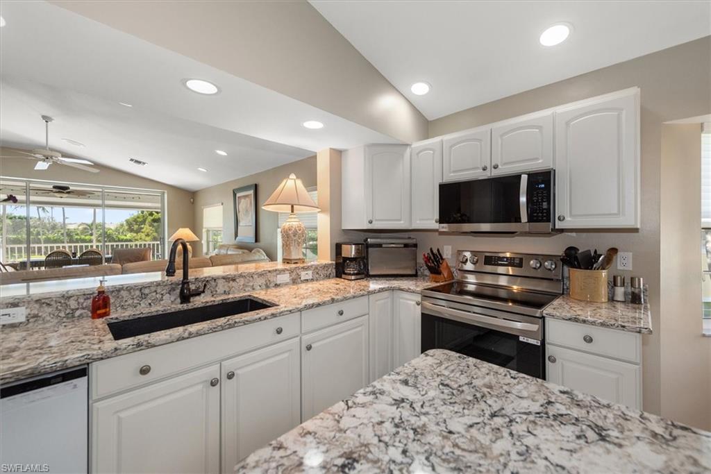 any chef would love this beautiful kitchen