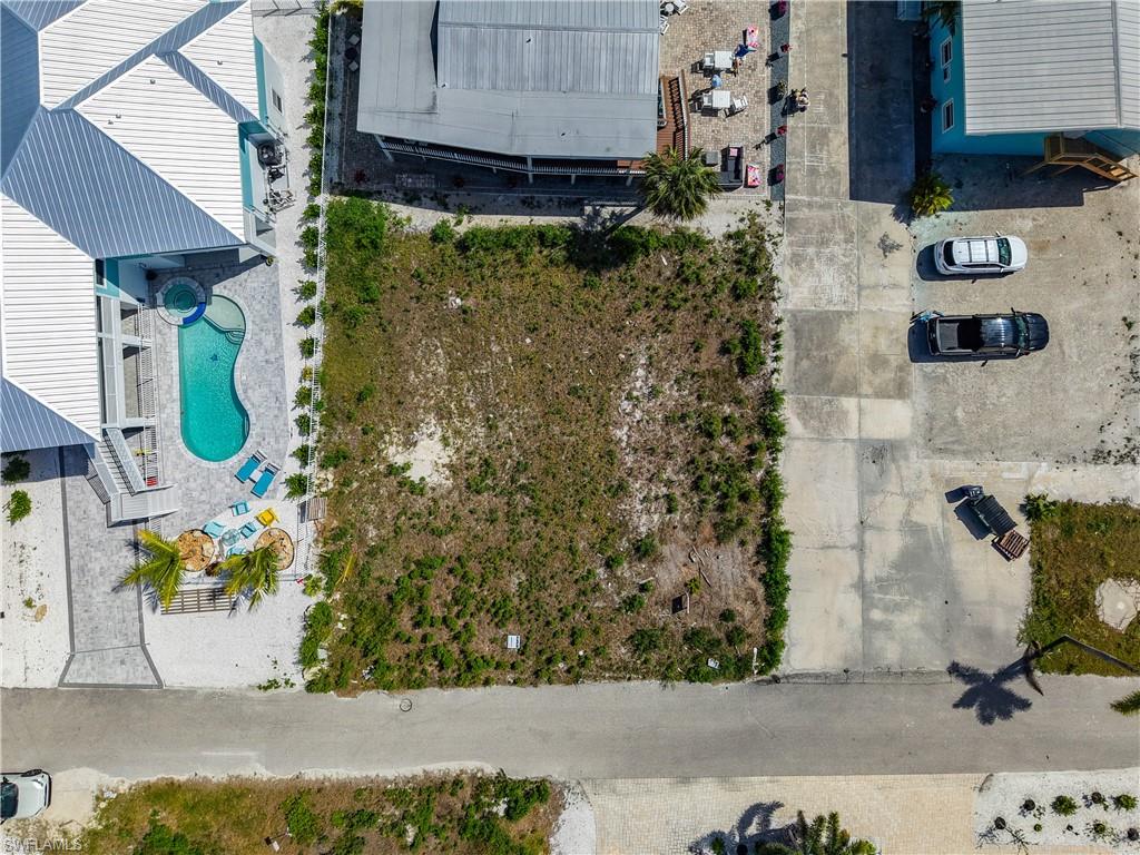 6081 Shelby LN photo 10