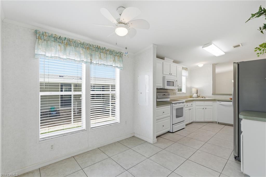 Breakfast area next to kitchen