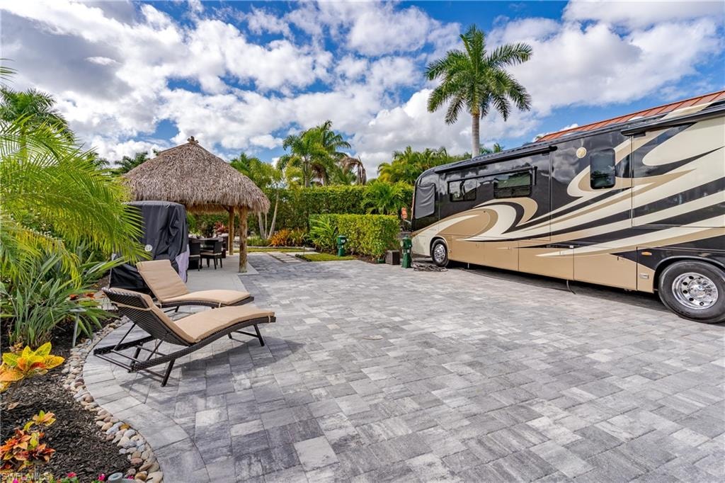 13609 Snapper LN