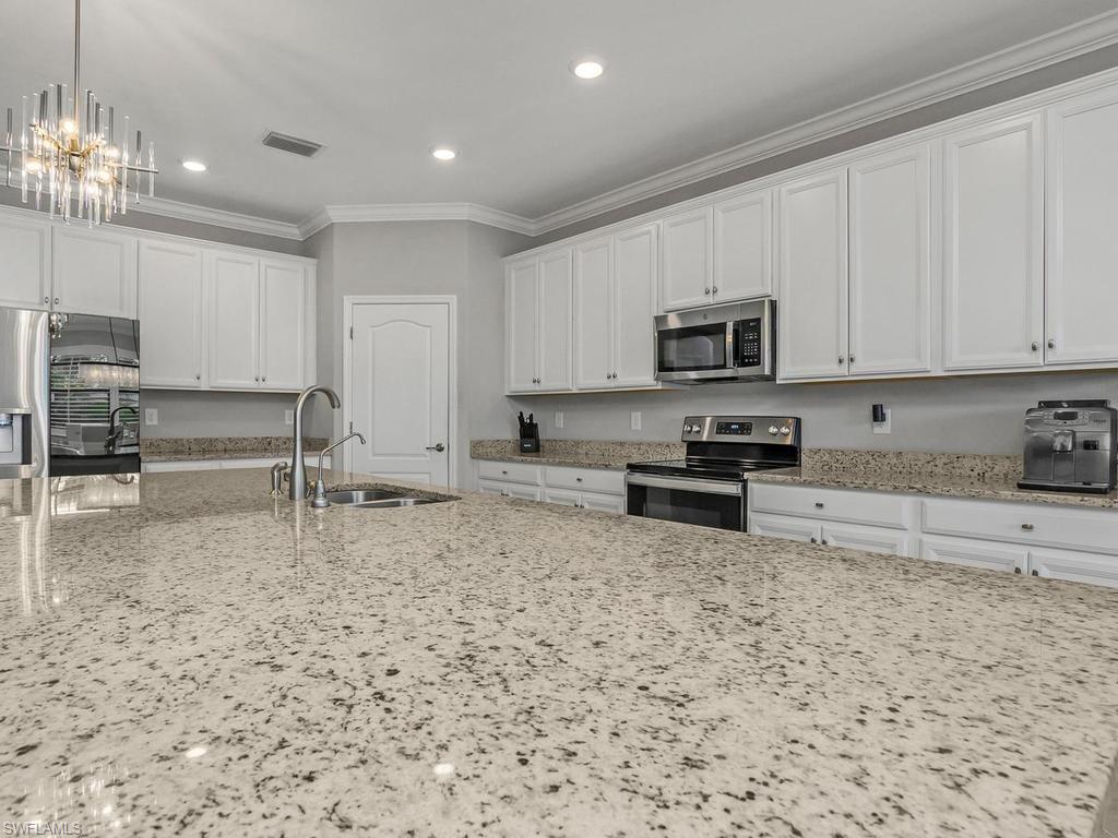 17575 Kinzie LN photo 11