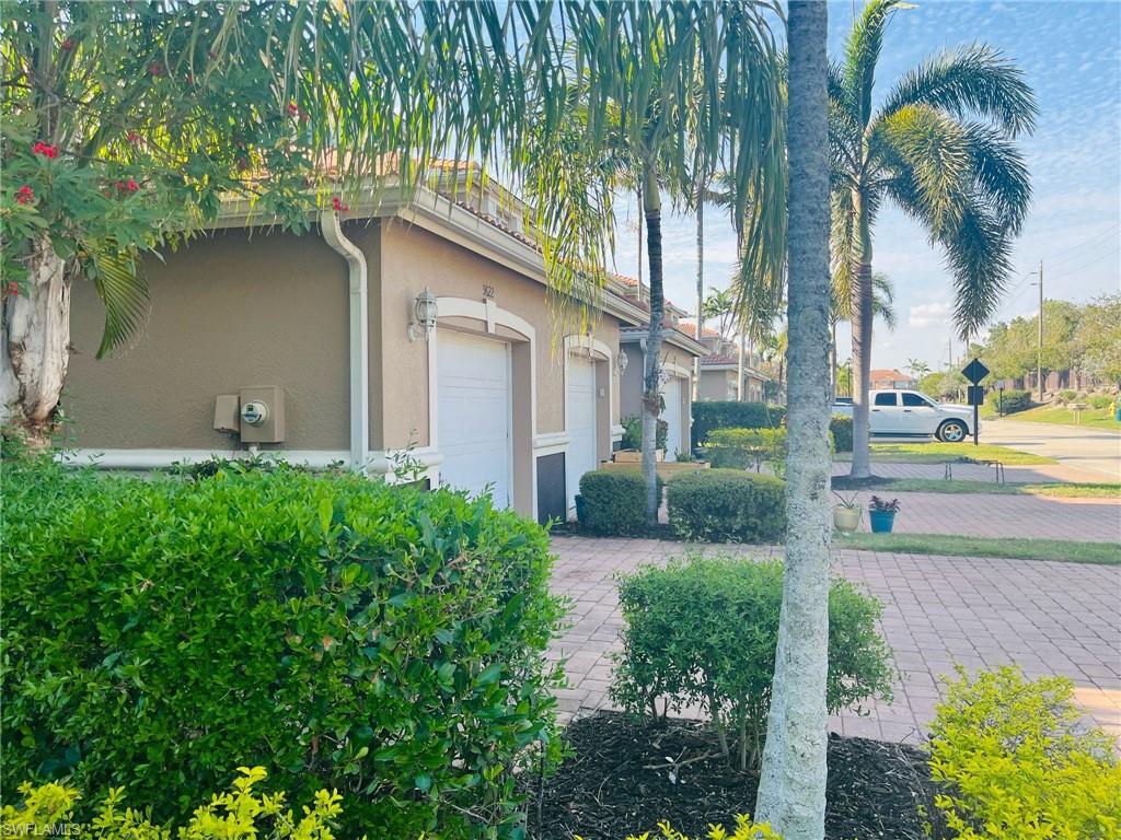 9620 Roundstone CIR photo 13