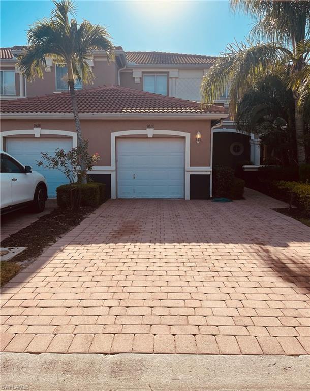9620 Roundstone CIR