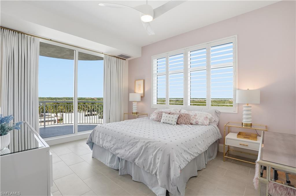 Guest bedroom, privately tucked away with en suite bathroom and balcony overlooking the bay.