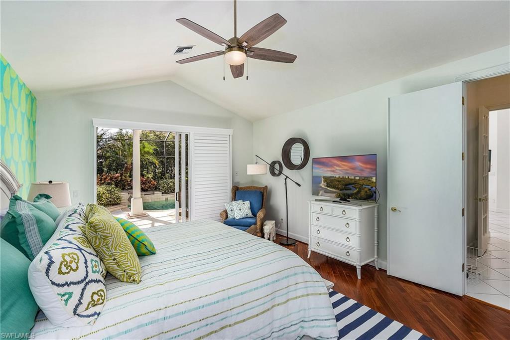 Primary Bedroom/King Bed