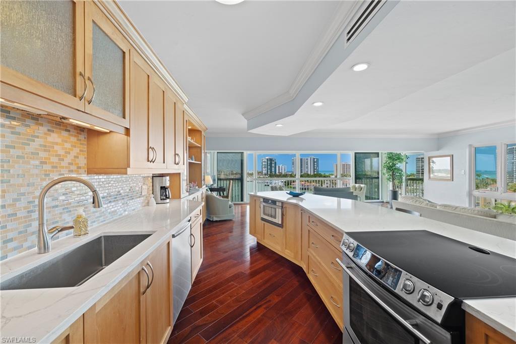 250 Park Shore DR 803 photo 6