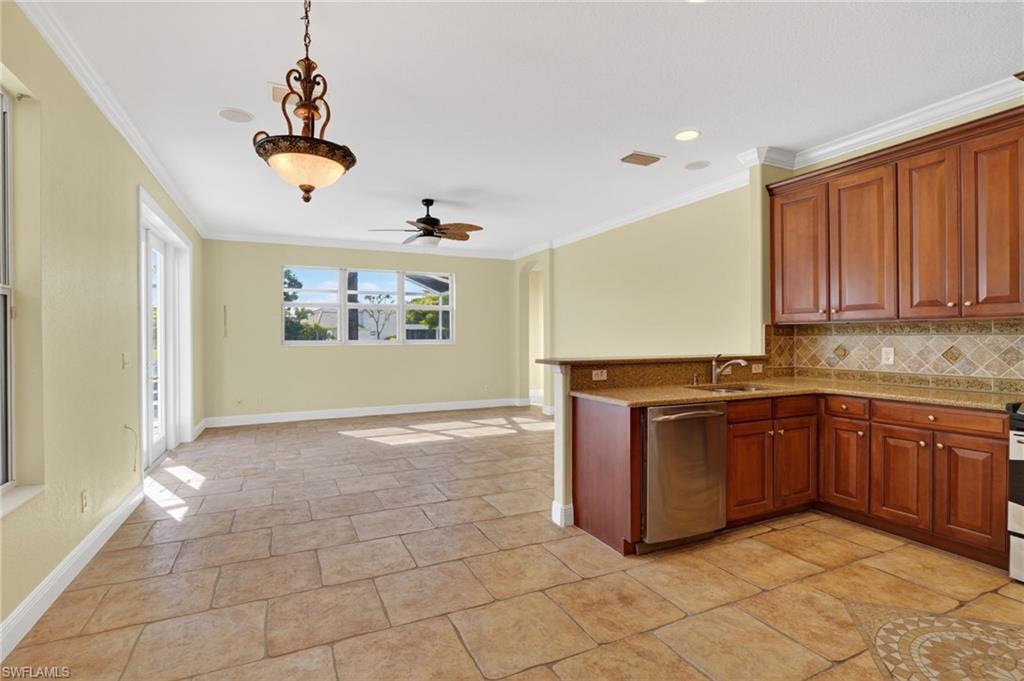 12585 Gemstone CT photo 13