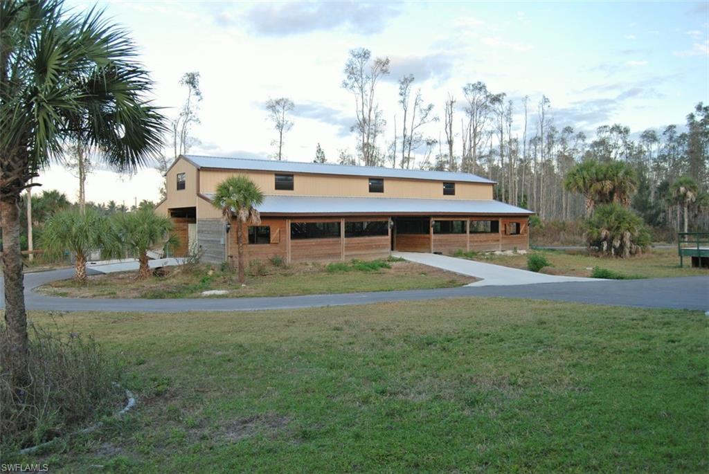 Horse barns are not allowed in Creekside Estates, but a horse barn is available for rent at an adjoining property.