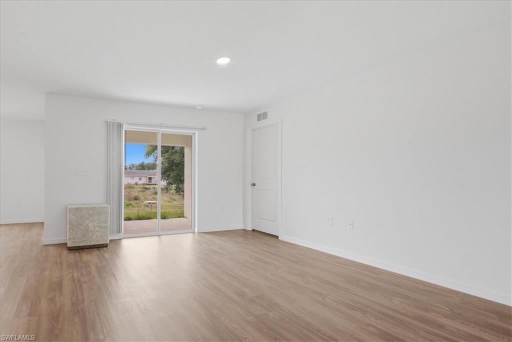 1144 Ebert ST E photo 7