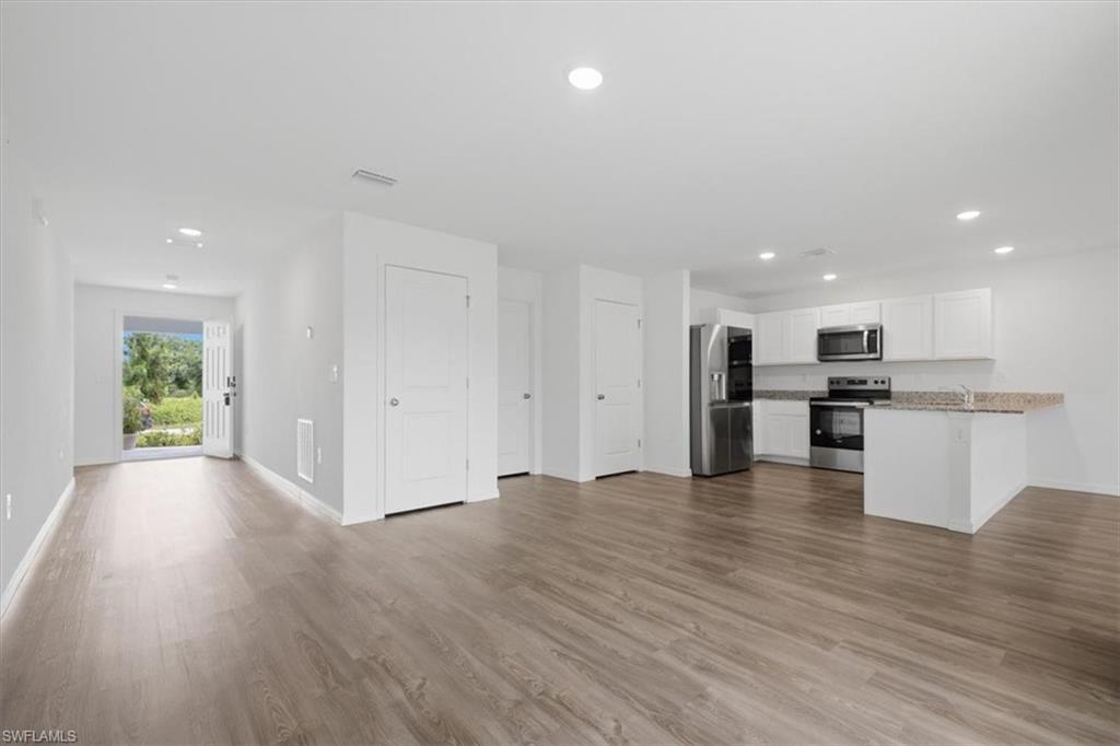 1144 Ebert ST E photo 8