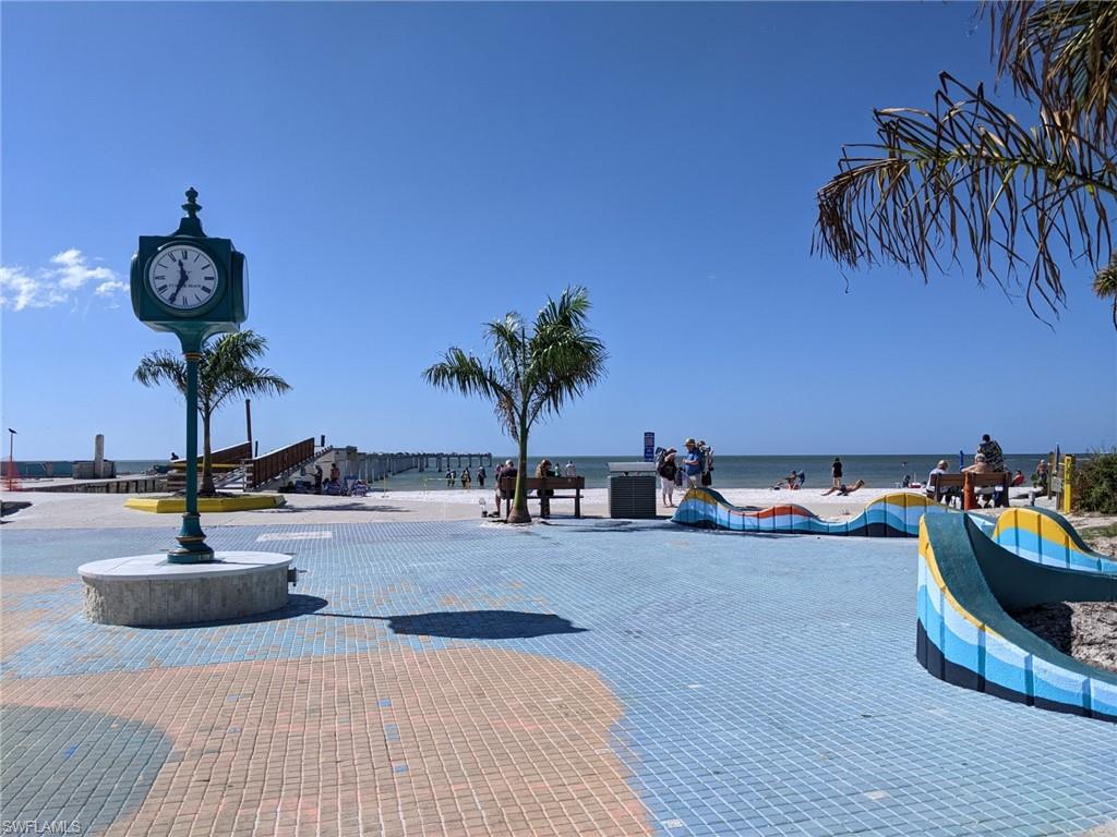 A quick drive to Fort Myers Beach