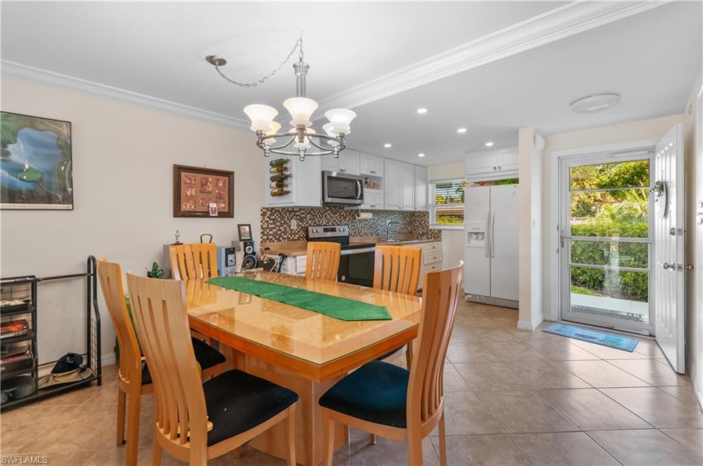 Crown molding, open concept.