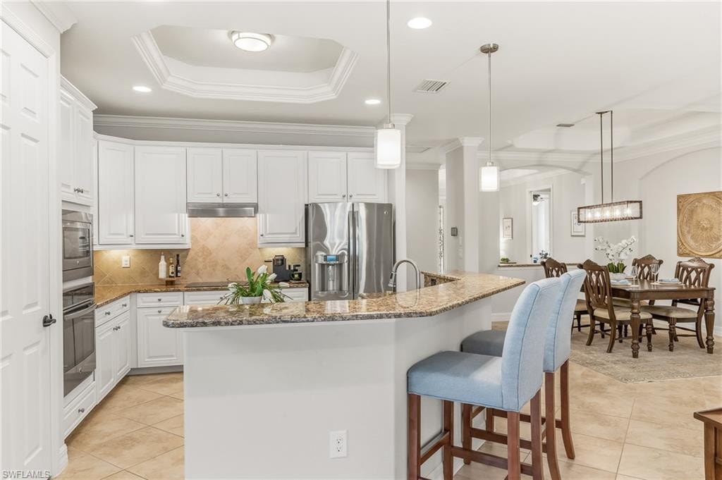 Open concept with view to dining area