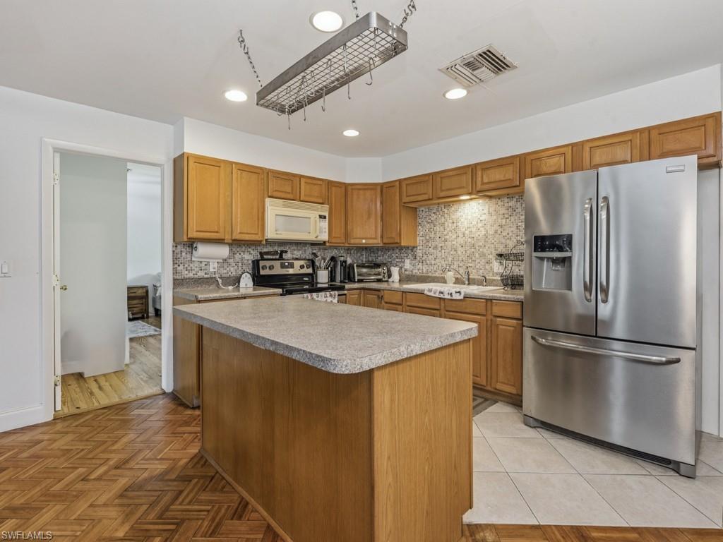 2022 Frederick ST photo 12