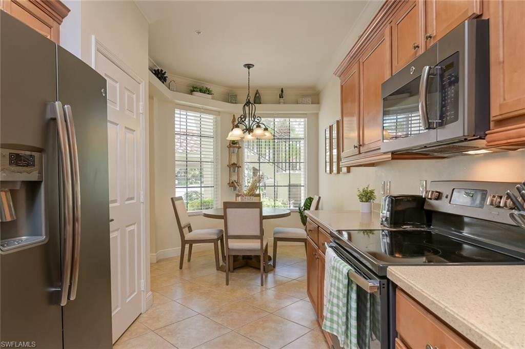 Kitchen and breakfast nook