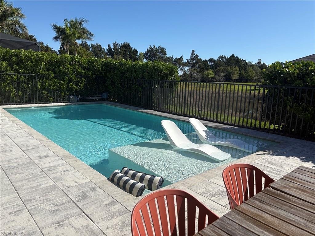 Rectangular swimming pool with a sun shelf