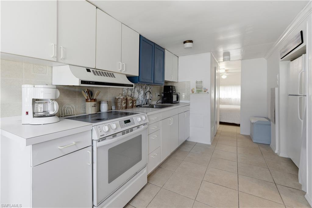 17 Jade DR 17J photo 8