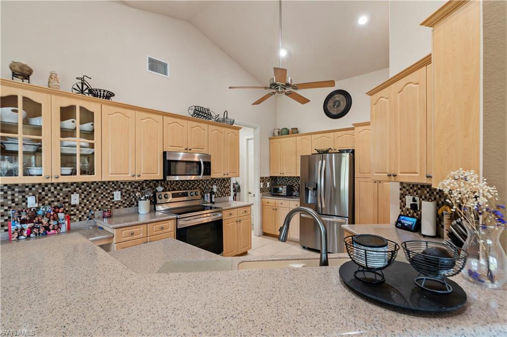 126 SW 39th PL photo 16